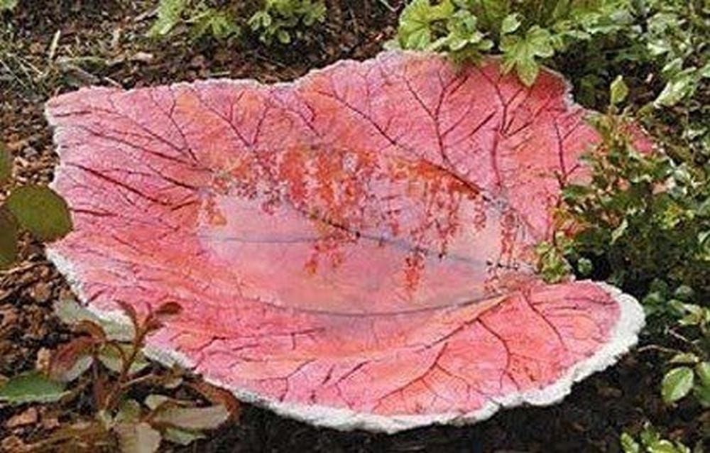 When choosing a leaf to use as a mold, go for large, beautiful ones.