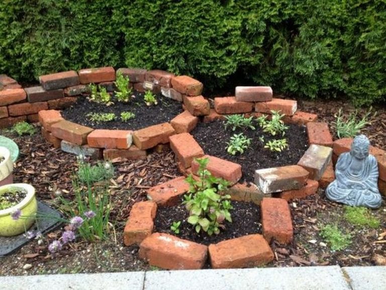 8 Captivating Round Raised Garden Bed Ideas - The Garden!