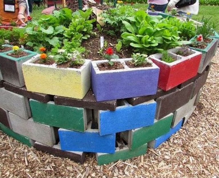 8 Captivating Round Raised Garden Bed Ideas - The Garden!