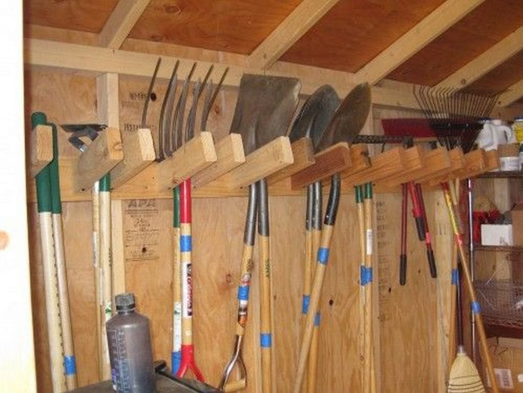 Tired of your garden tools strewn anywhere? Here's an excellent solution!