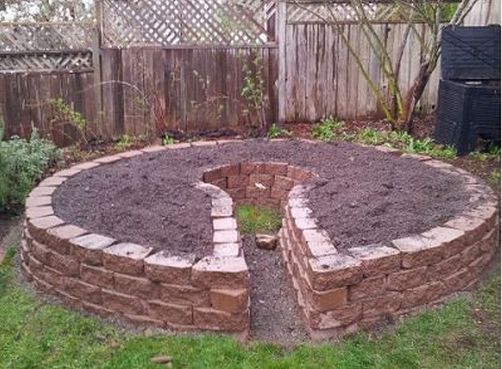 How to Build a Keyhole Garden The garden!