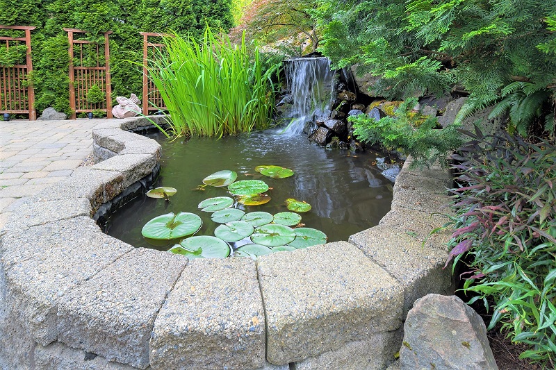 You can turn an otherwise nondescript little space into an oasis with a cunning water feature. 