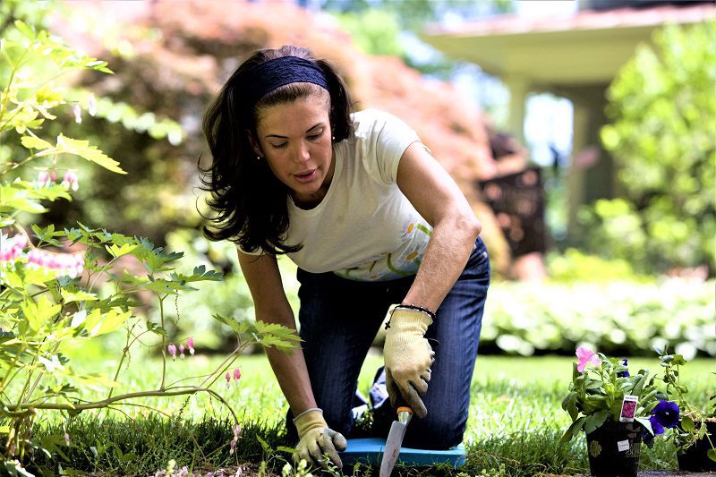 Gardeners will spend long hours under the sun in the summer. This means they need to protect their skin while gardening.